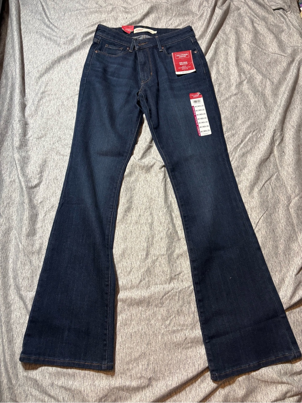 Levi’s Dark Indigo Flare Women's Jeans NWT